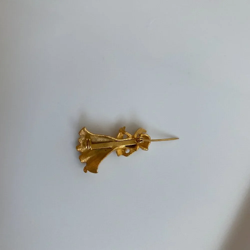 Estate Vintage Angel Choir Woman Reading Book Brushed Gold Tone Brooch Retro Pin